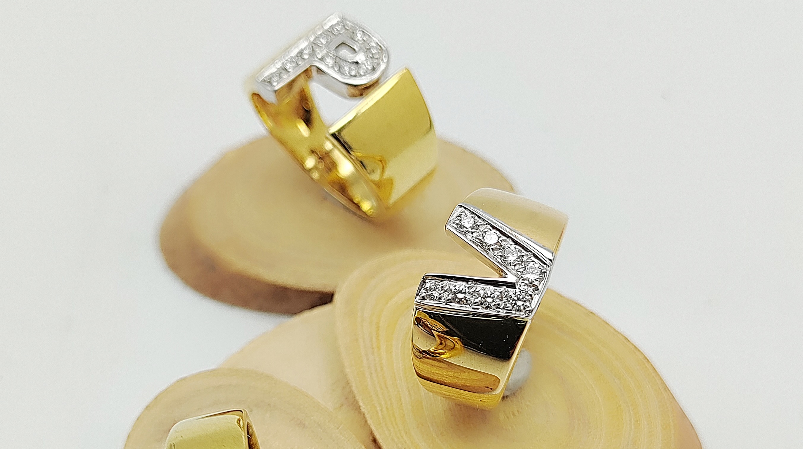 Anelli personalizzati con iniziale