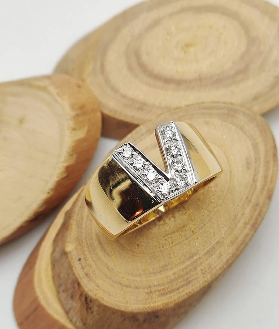 Anello con iniziale - medio