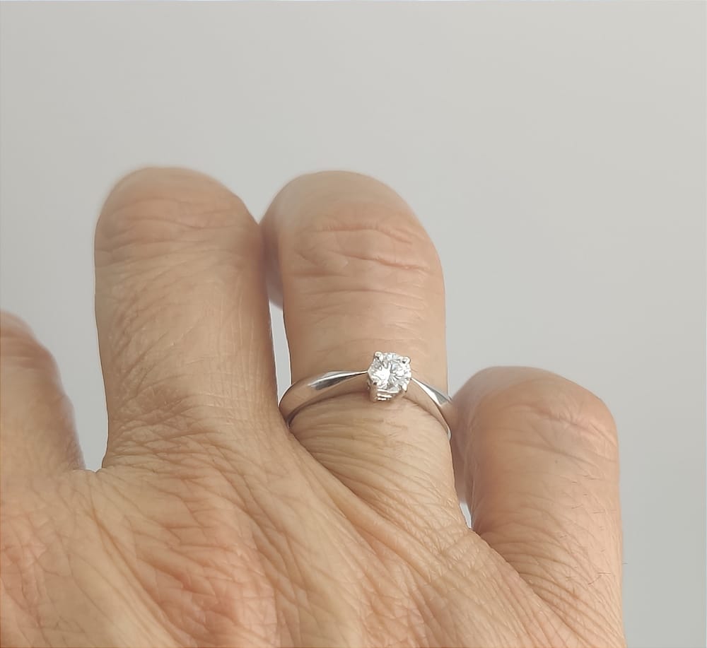 A. Caramanna Anello solitario svasato